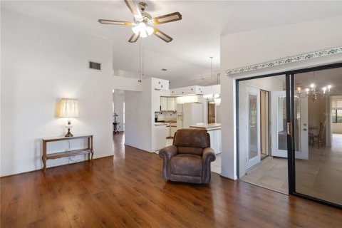 House in Clermont, Florida 3 bedrooms, 189.06 sq.m. № 2093157 - photo 16