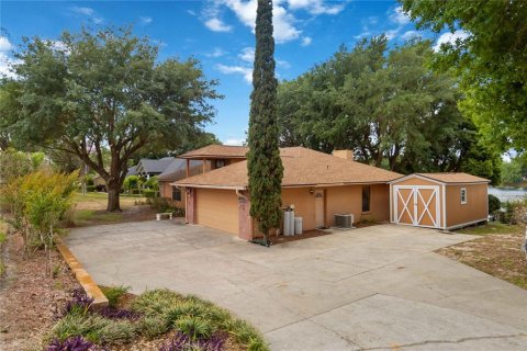 House in Clermont, Florida 3 bedrooms, 189.06 sq.m. № 2093157 - photo 5