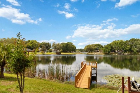 House in Clermont, Florida 3 bedrooms, 189.06 sq.m. № 2093157 - photo 2
