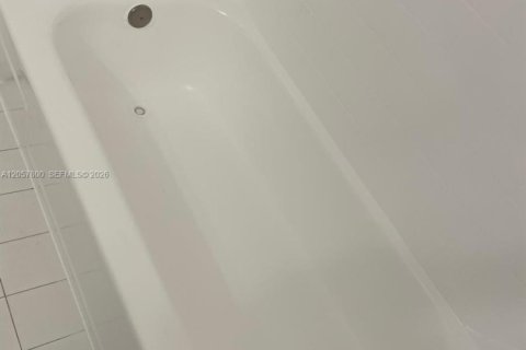 Copropriété à louer à Sunrise, Floride: 2 chambres, 87.7 m2 № 2169397 - photo 4