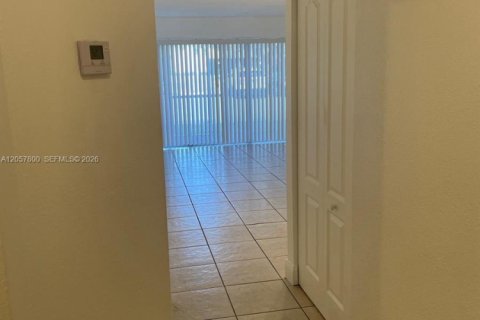 Copropriété à louer à Sunrise, Floride: 2 chambres, 87.7 m2 № 2169397 - photo 2