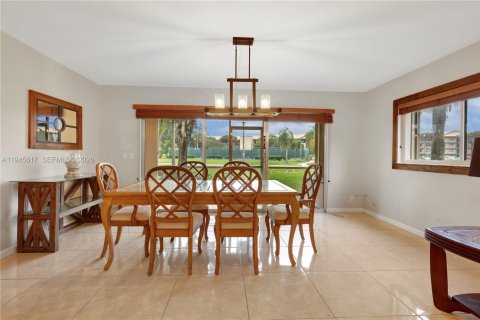 Condo in Pembroke Pines, Florida, 2 bedrooms  № 2002709 - photo 15