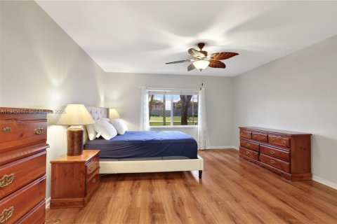 Condo in Pembroke Pines, Florida, 2 bedrooms  № 2002709 - photo 17