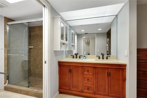 Condo in Pembroke Pines, Florida, 2 bedrooms  № 2002709 - photo 19