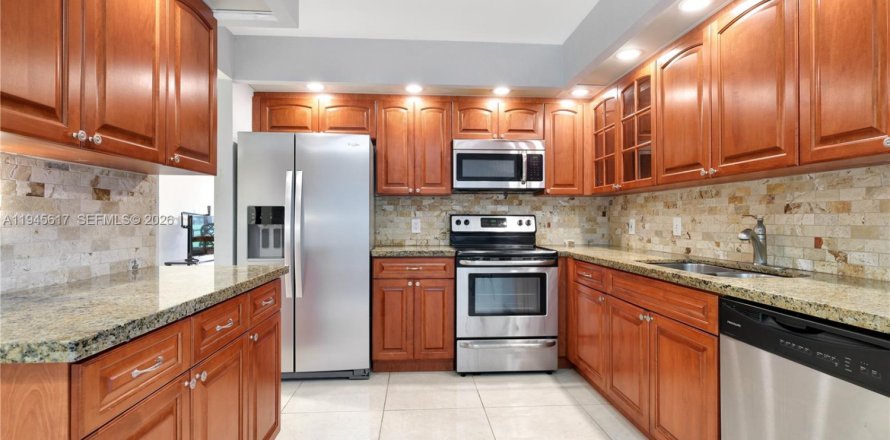 Condo in Pembroke Pines, Florida, 2 bedrooms  № 2002709