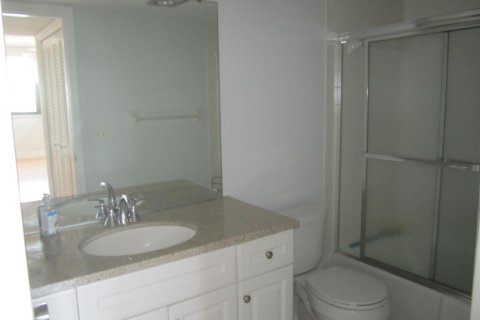 Condo in North Palm Beach, Florida, 2 bedrooms № 2183443 - photo 11