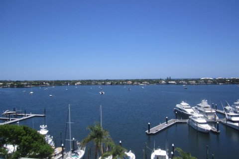 Condo in North Palm Beach, Florida, 2 bedrooms № 2183443 - photo 4