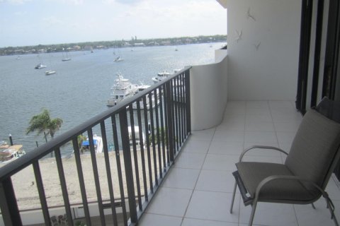 Condo in North Palm Beach, Florida, 2 bedrooms № 2183443 - photo 5