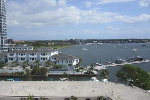 Condo in North Palm Beach, Florida, 2 bedrooms № 2183443 - photo 2