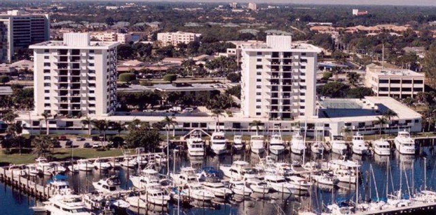 Condo in North Palm Beach, Florida, 2 bedrooms № 2183443