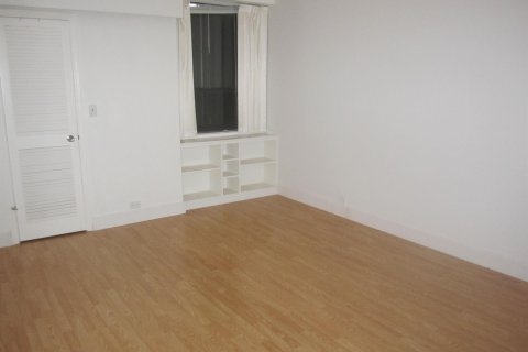 Condo in North Palm Beach, Florida, 2 bedrooms № 2183443 - photo 13