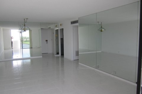Condo in North Palm Beach, Florida, 2 bedrooms № 2183443 - photo 9