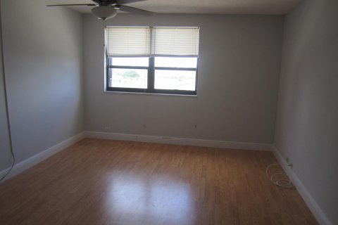 Condo in North Palm Beach, Florida, 2 bedrooms № 2183443 - photo 10