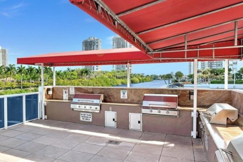 Condo in Aventura, Florida, 1 bedroom  № 2039177 - photo 16