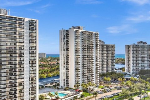 Condo in Aventura, Florida, 1 bedroom  № 2039177 - photo 19