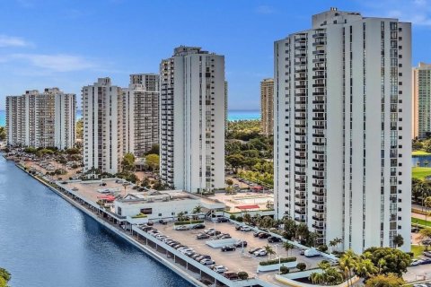 Condo in Aventura, Florida, 1 bedroom  № 2039177 - photo 22