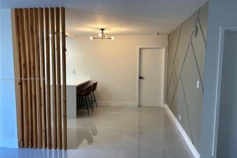 Condominio en alquiler en Sunny Isles Beach, Florida, 1 dormitorio, 71.26 m2 № 1887671 - foto 18