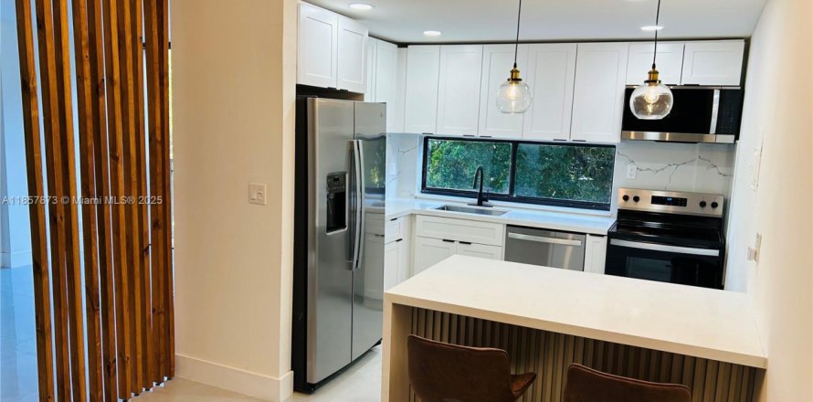 Condominio en Sunny Isles Beach, Florida, 1 dormitorio № 1887671