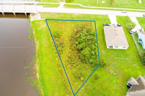 Terreno en venta en Port St. Lucie, Florida № 1932526 - foto 3