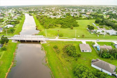 Terreno en venta en Port St. Lucie, Florida № 1932526 - foto 9