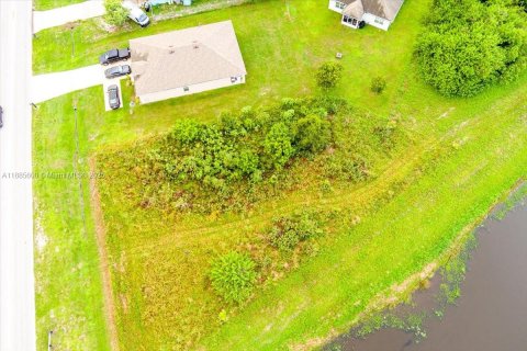 Terreno en venta en Port St. Lucie, Florida № 1932526 - foto 12