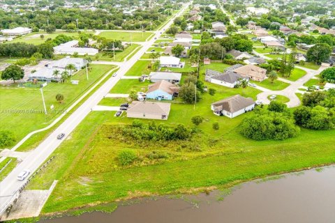 Terreno en venta en Port St. Lucie, Florida № 1932526 - foto 11