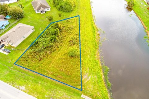Terreno en venta en Port St. Lucie, Florida № 1932526 - foto 2