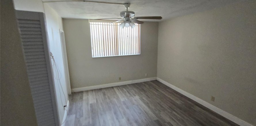 Condominio en Lauderdale Lakes, Florida, 2 dormitorios № 1187689