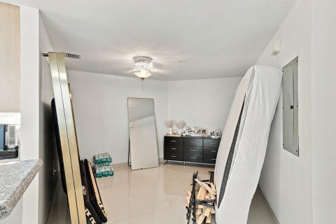 Copropriété à vendre à Hollywood, Floride: 2 chambres, 167.22 m2 № 2397589 - photo 17