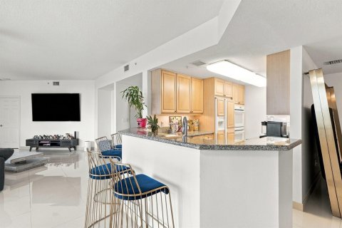 Copropriété à vendre à Hollywood, Floride: 2 chambres, 167.22 m2 № 2397589 - photo 13