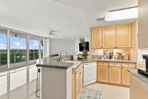 Copropriété à vendre à Hollywood, Floride: 2 chambres, 167.22 m2 № 2397589 - photo 12