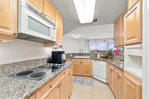 Copropriété à vendre à Hollywood, Floride: 2 chambres, 167.22 m2 № 2397589 - photo 14