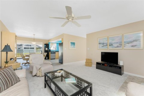 House in Port Charlotte, Florida 3 bedrooms, 127.28 sq.m. № 1513627 - photo 11