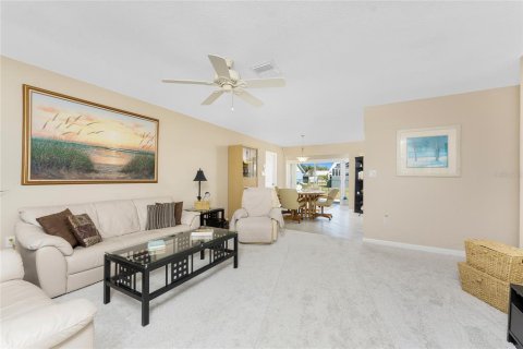 House in Port Charlotte, Florida 3 bedrooms, 127.28 sq.m. № 1513627 - photo 6
