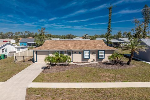 House in Port Charlotte, Florida 3 bedrooms, 127.28 sq.m. № 1513627 - photo 1
