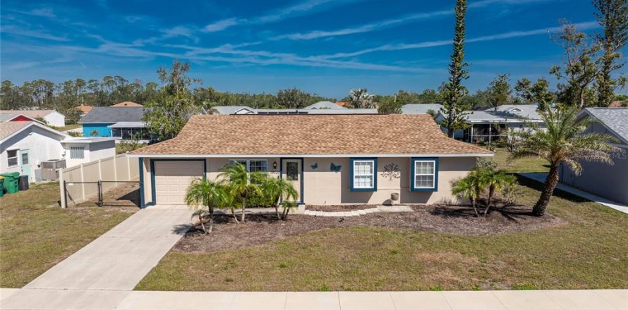 House in Port Charlotte, Florida 3 bedrooms, 127.28 sq.m. № 1513627