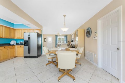 House in Port Charlotte, Florida 3 bedrooms, 127.28 sq.m. № 1513627 - photo 14