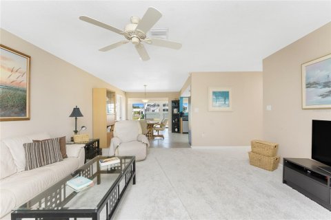 House in Port Charlotte, Florida 3 bedrooms, 127.28 sq.m. № 1513627 - photo 10