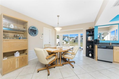 House in Port Charlotte, Florida 3 bedrooms, 127.28 sq.m. № 1513627 - photo 9