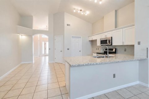 Villa ou maison à louer à Kissimmee, Floride: 4 chambres, 154.87 m2 № 2377554 - photo 4