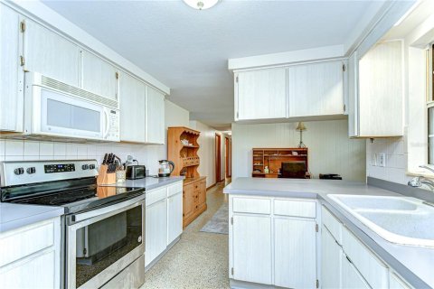 Casa en venta en Zephyrhills, Florida, 3 dormitorios, 146.79 m2 № 1654497 - foto 11