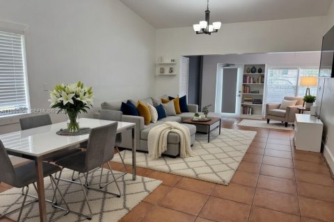 Casa en venta en Deerfield Beach, Florida, 2 dormitorios, 127.09 m2 № 2062272 - foto 2