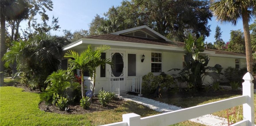 House in Mount Dora, Florida 2 bedrooms, 125.05 sq.m. № 1686512