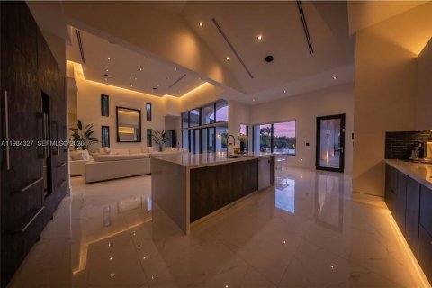 Купить виллу или дом в Майами, Флорида 7 спален, 685.99м2, № 2154097 - фото 19