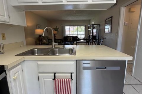 Condo in Oldsmar, Florida, 2 bedrooms  № 2113945 - photo 14