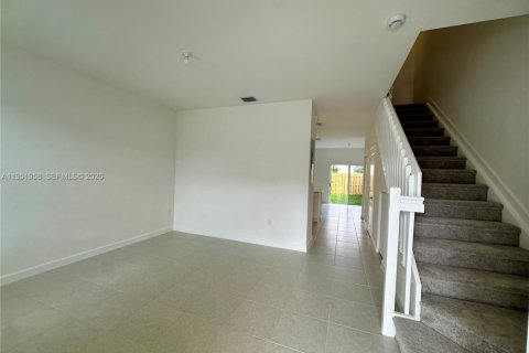 Купить таунхаус в Хомстед, Флорида 3 спальни, 129.41м2, № 2079882 - фото 3