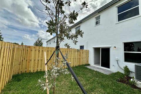 Купить таунхаус в Хомстед, Флорида 3 спальни, 129.41м2, № 2079882 - фото 10