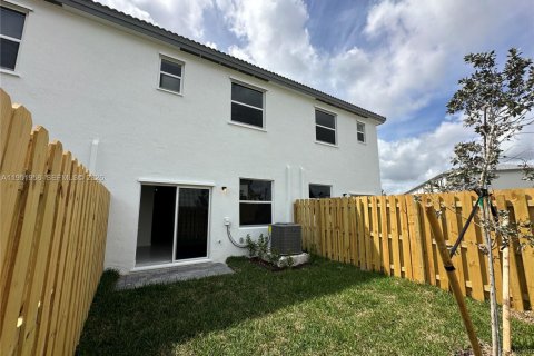 Купить таунхаус в Хомстед, Флорида 3 спальни, 129.41м2, № 2079882 - фото 9