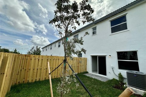 Купить таунхаус в Хомстед, Флорида 3 спальни, 129.41м2, № 2079882 - фото 11