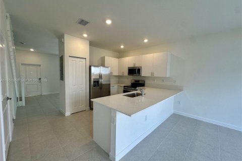 Купить таунхаус в Хомстед, Флорида 3 спальни, 129.41м2, № 2079882 - фото 4